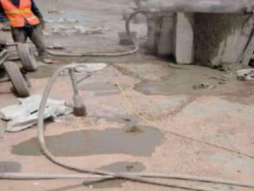 遂宁水泥混凝土路面板底注浆技术 路面脱空注浆整治方案